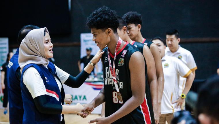 Mandiri Kejurnas Antarklub U16 Putra dan Putri Usai, Kini Menatap U18, Nirmala Doakan Jatim Jadi Tuan Rumah Kejuaraan Basket Internasional