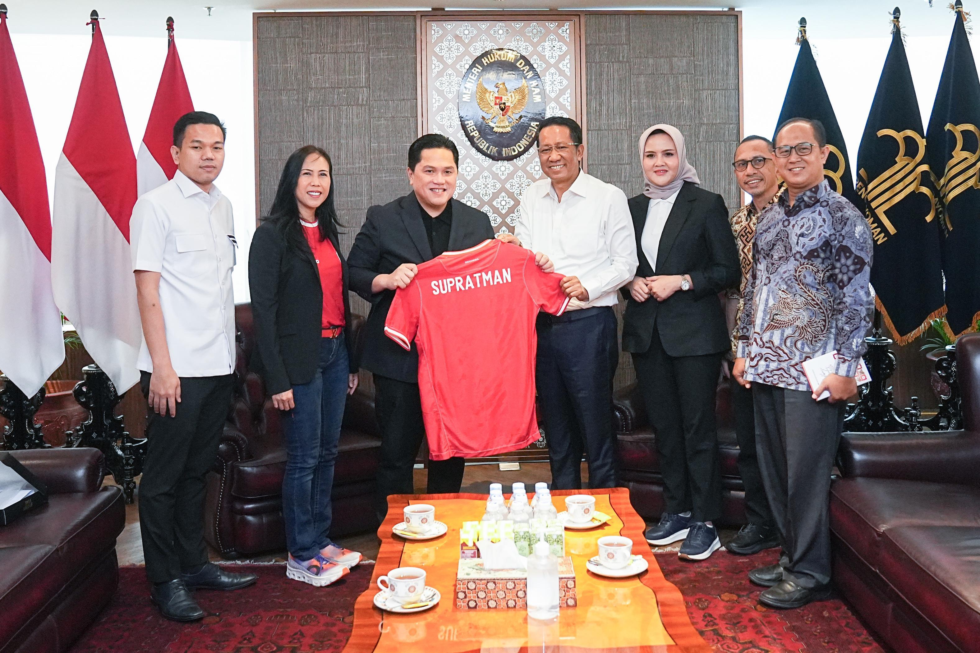 Sekjen PERBASI Bersama Ketum PSSI Kompak Temui Menkumham Bangun Timnas Yang Kuat di Masa Depan